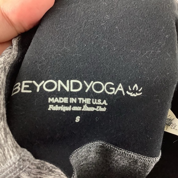 Beyond Yoga Gray and Green Ombré Leggings - Picture 4 of 6
